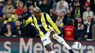 Trendyol Süper Lig'in 32. haftasında Fenerbahçe, Başakşehir'i konuk etti. Sarı