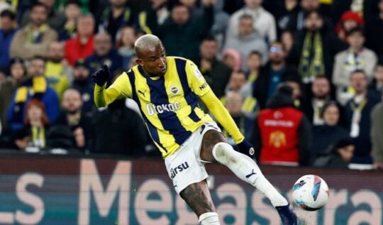 Trendyol Süper Lig'in 32. haftasında Fenerbahçe, Başakşehir'i konuk etti. Sarı