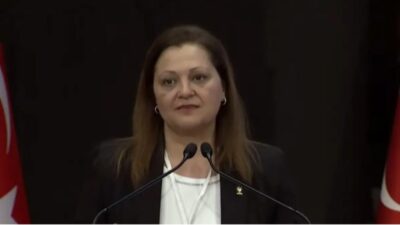 Afyonkarahisar Belediye Başkanı Burcu Köksal, parti genel merkezinde yapılan rozet