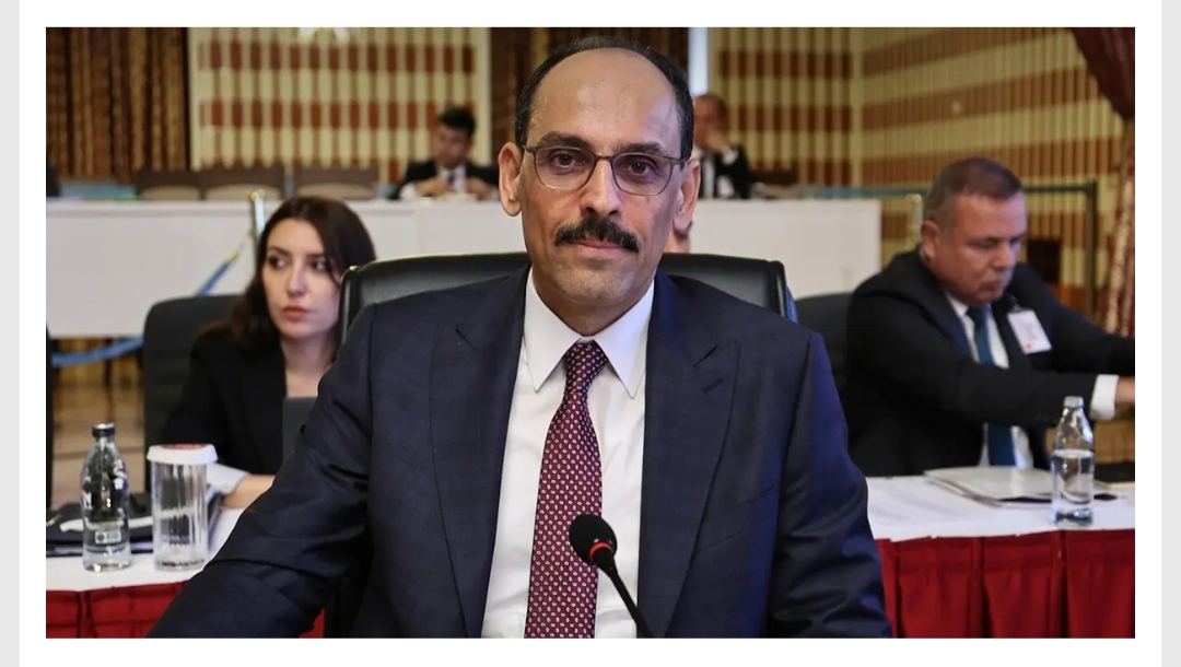 'Hibrit tehditler çağında yeni güvenlik mimarisi' konulu bir konferansta konuşan