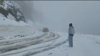 Baharın bitimine günler kala Macahel Geçidi beyaza büründü; yüksek kesimlerde