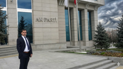 Ak Parti Mustafakemalpaşa teşkilatında sular durulmuyor. Partinin kurucu kadrosunda yer