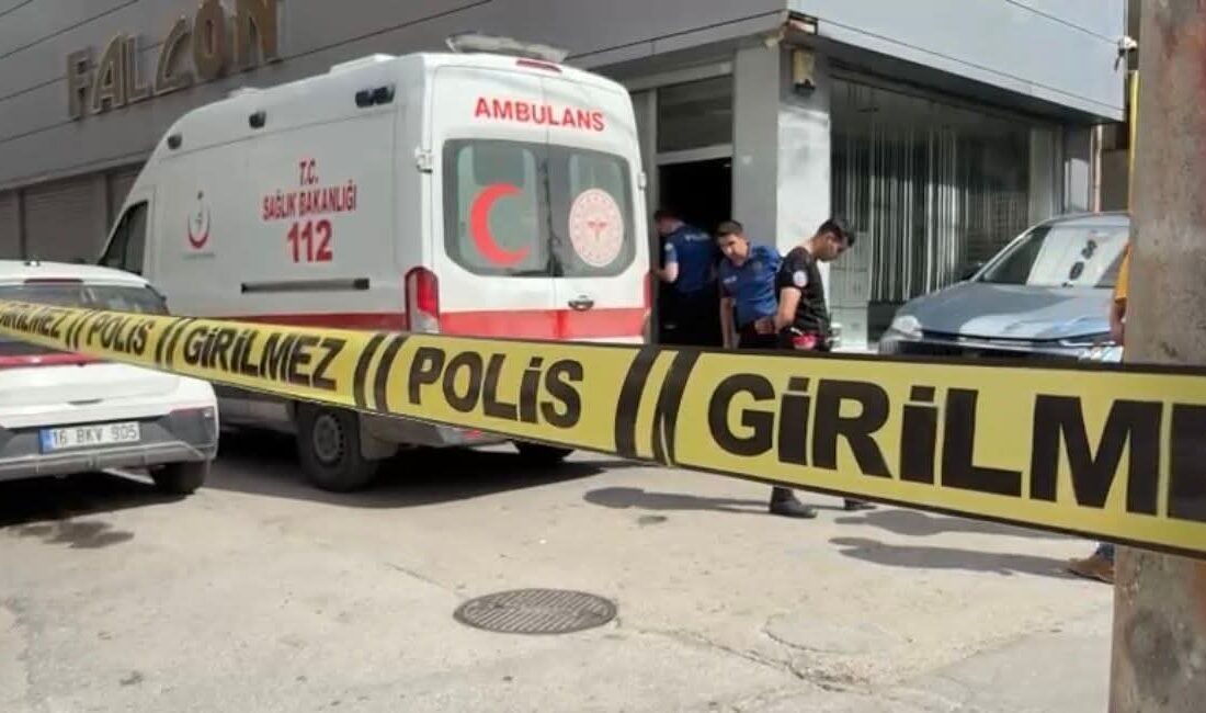 Bursa'da ayakkabı mağazasında yaşanan silahlı olayda bir kişi önce kadına