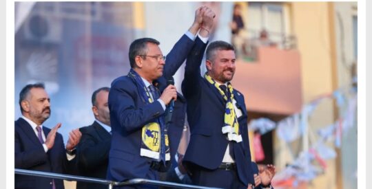 İzmir'in Buca Belediyesi'ne operasyon düzenlendi. CHP'li başkan Görkem Duman'ın da