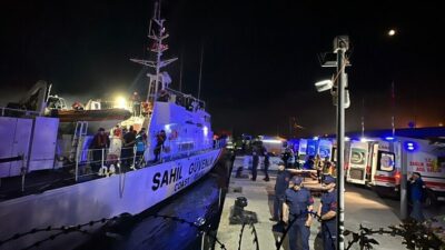 İçişleri Bakanlığı Sahil Güvenlik Komutanlığı, Karadeniz'de Türk bayraklı balıkçı teknesine