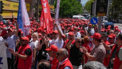 İzmir Büyükşehir Belediyesi bünyesinde çalışan Belediye-İş Sendikası üyeleri, Toplu İş
