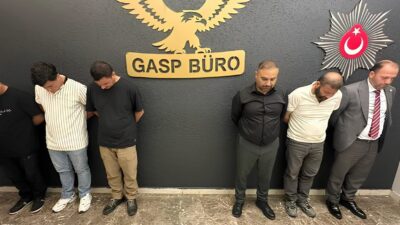 Kendisini "Cumhur İttifakı Ocakları Genel Başkanı" olarak tanıtarak AVM'de denetim