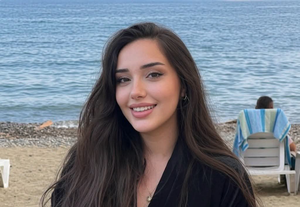 Muğla'nın Bodrum ilçesinde müvekkiline destek olmak için bir araya gelen