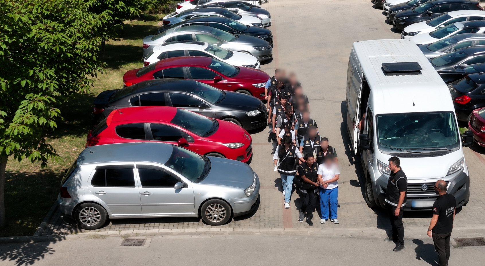Kırklareli merkezli 12 ilde düzenlenen eş zamanlı operasyonda, 150 bin