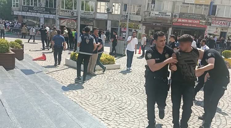 Bursa Adliyesi'nde görülen iki ayrı davanın tarafları arasında çıkan tartışma