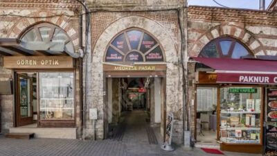 Bursa'nın tarihi merkezinde yer alan Medrese Pasajı satılığa çıkarıldı. Ulucami'nin