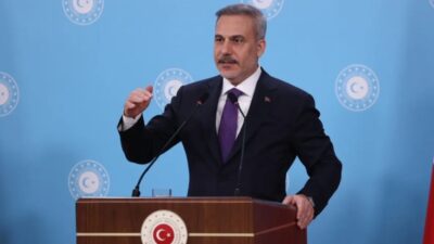 Kırgızistan Dışişleri Bakanı Ceenbek Kulubayev ile ortak basın toplantısında konuşan