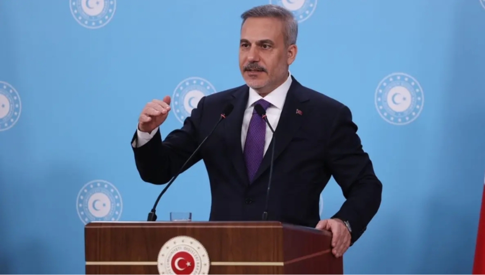 Kırgızistan Dışişleri Bakanı Ceenbek Kulubayev ile ortak basın toplantısında konuşan