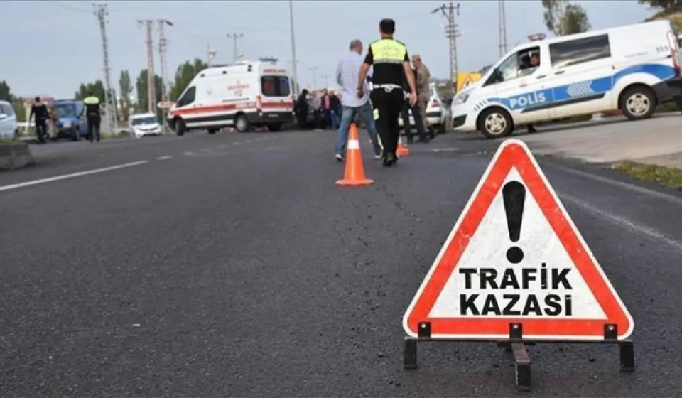 Aksaray-Konya kara yolunda hafif ticari aracın şarampole devrilmesi sonucu aynı