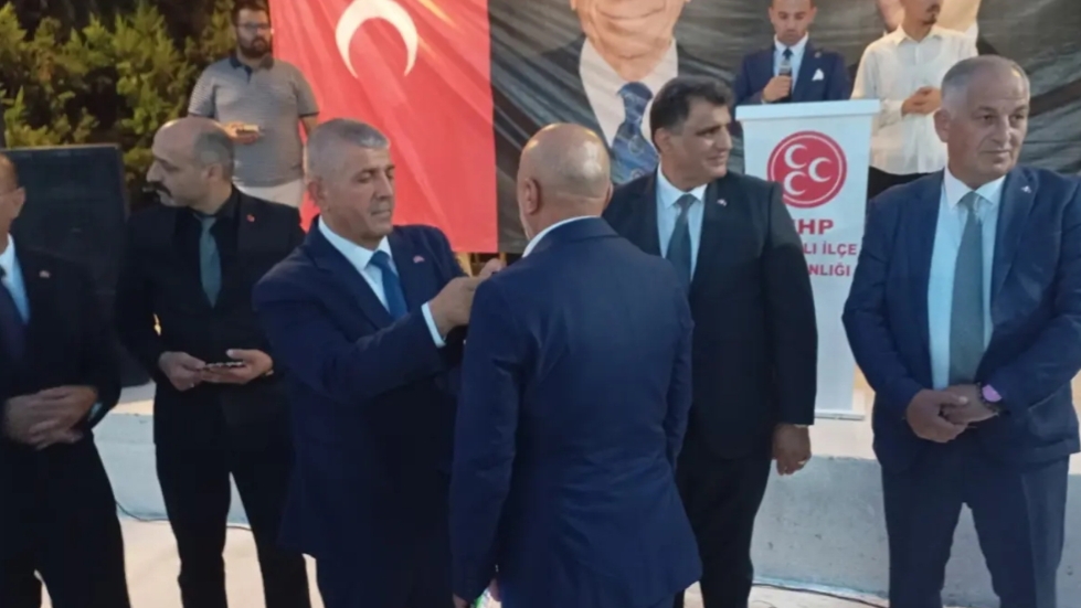 İzmir'in Torbalı ilçesinde Milliyetçi Hareket Partisi'ne (MHP) katılan 350 kişiye