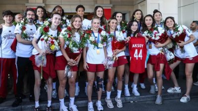 FIVB Milletler Ligi'nde şampiyon olan A Milli Kadın Voleybol Takımı,