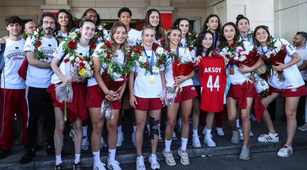 FIVB Milletler Ligi'nde şampiyon olan A Milli Kadın Voleybol Takımı,