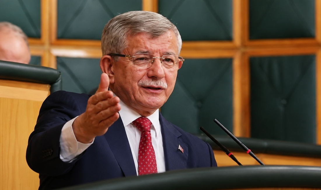Siyasi kulislerde Ahmet Davutoğlu'nun aktif siyaseti bırakacağı ve Gelecek Partisi'nin