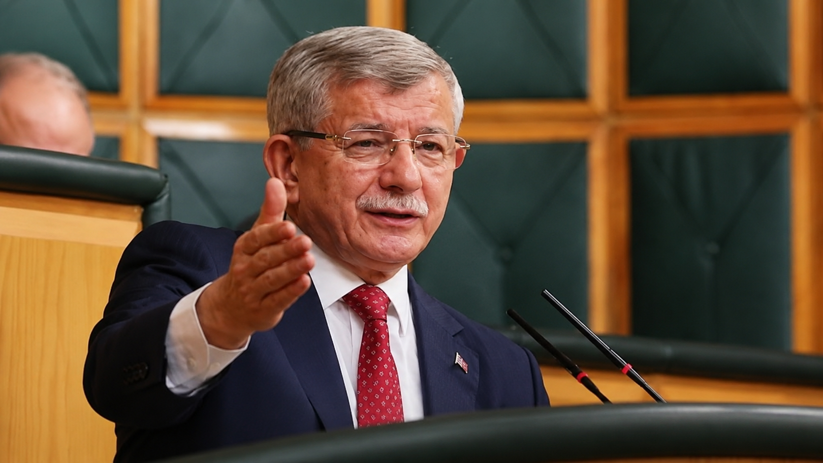 Siyasi kulislerde Ahmet Davutoğlu'nun aktif siyaseti bırakacağı ve Gelecek Partisi'nin