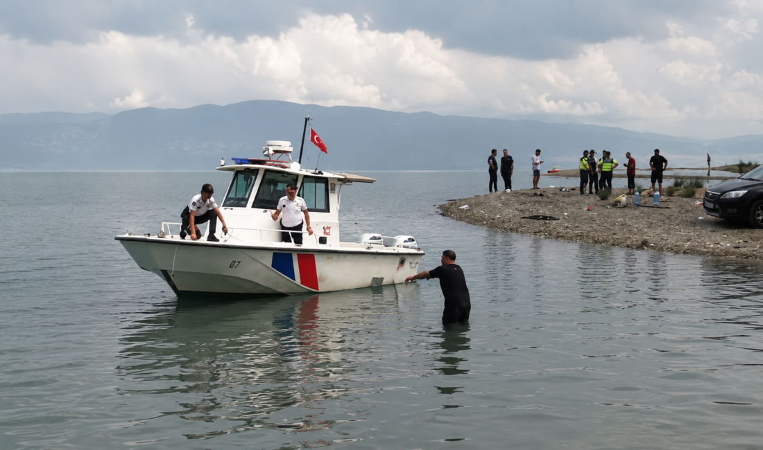 Bursa'nın Orhangazi ilçesinde, serinlemek için İznik gölüne giren 4 arkadaştan,