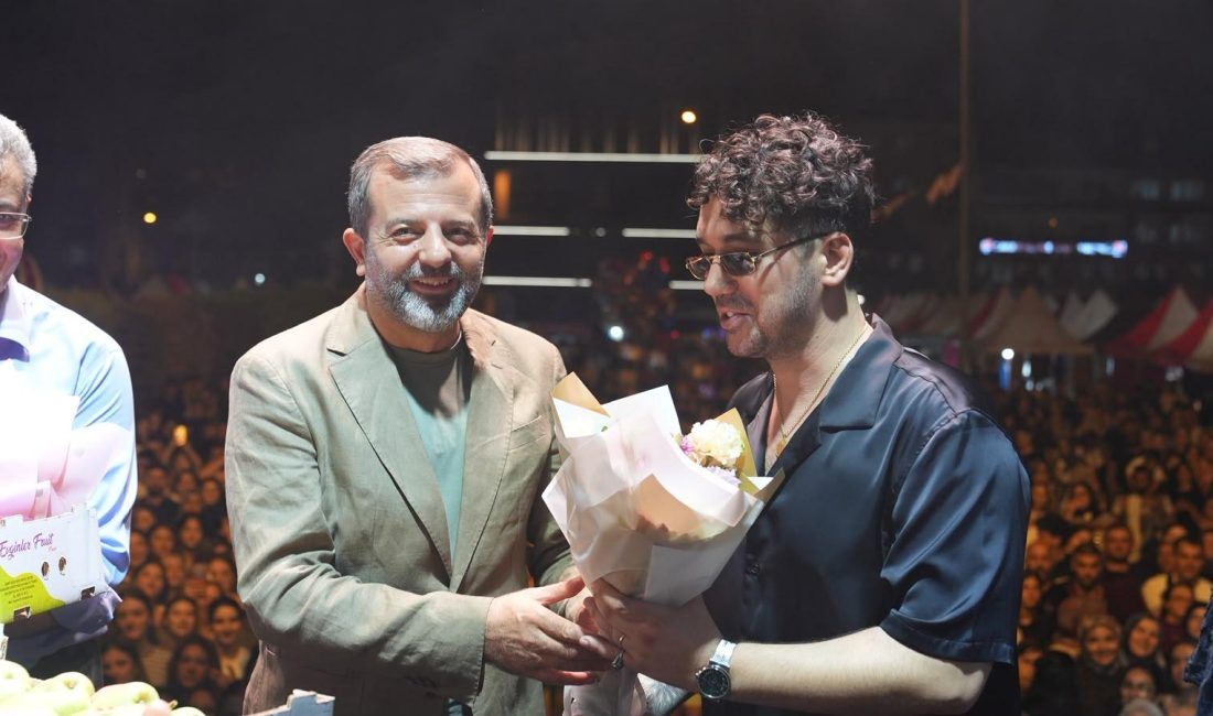 Gürsu Belediyesi tarafından düzenlenen 28. Armut Festivali, iki gün süren