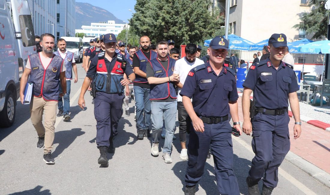 Denizli'de 81 yaşındaki kadının 4 milyonluk altınını dolandıran şebekeye yönelik