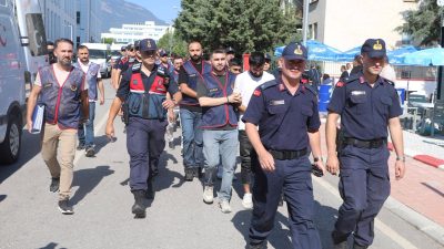 Denizli'de 81 yaşındaki kadının 4 milyonluk altınını dolandıran şebekeye yönelik