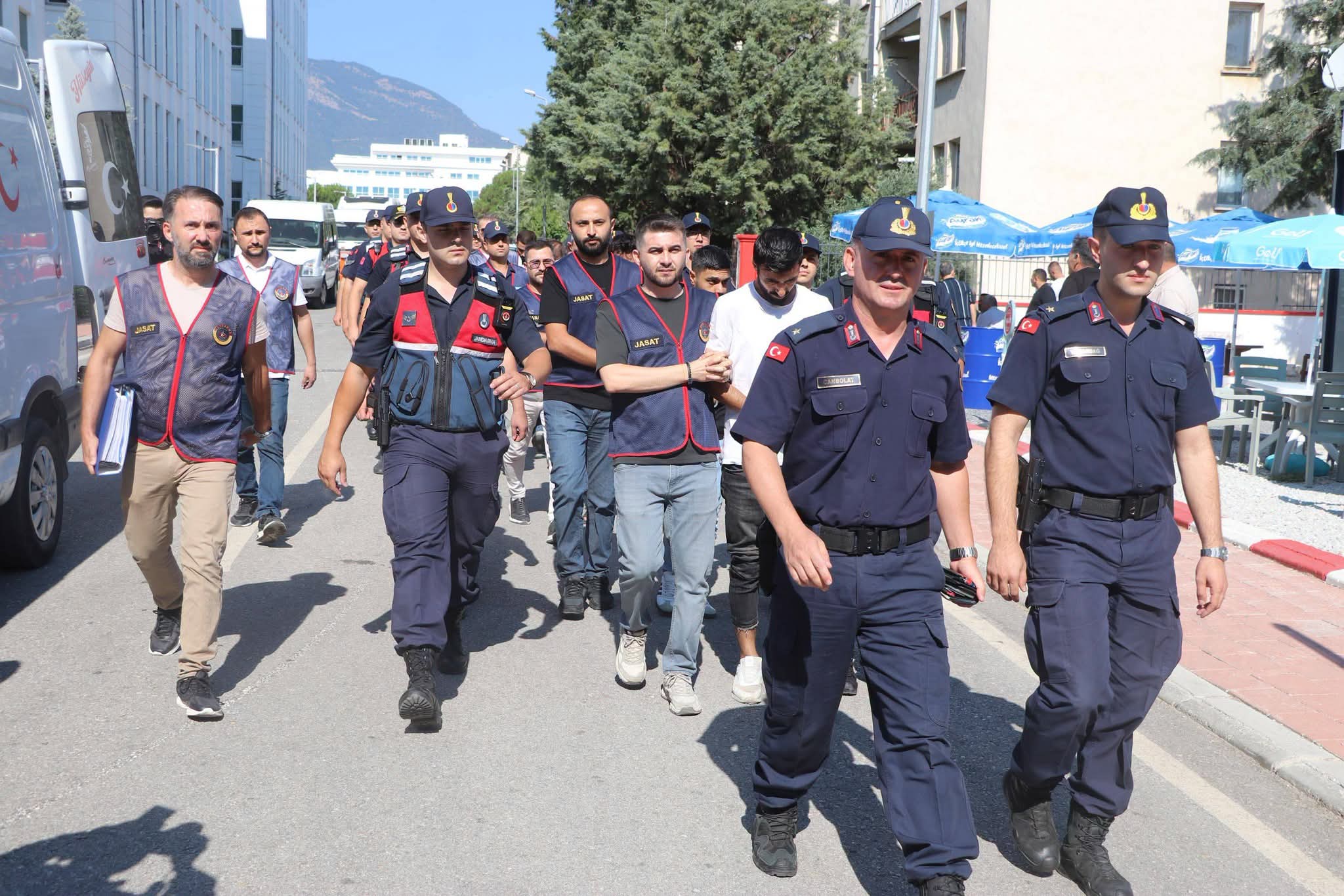 Denizli'de 81 yaşındaki kadının 4 milyonluk altınını dolandıran şebekeye yönelik