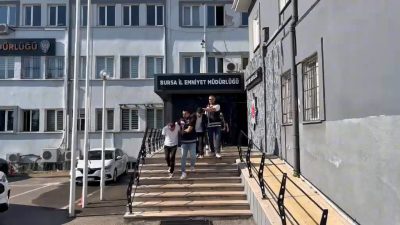 Bursa'da vatandaşları banka hesabı açmaya zorladıkları ve bu hesapları yasa
