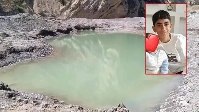 Erzurum’un Oltu ilçesinde hafriyat çalışmaları sonrası oluşan su birikintisine serinlemek