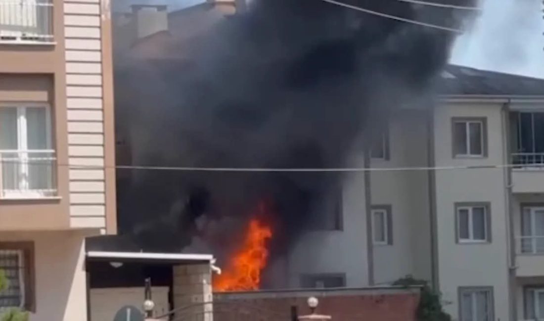 Bursa'nın İnegöl ilçesinde bir apartmanın depo bölümünde başlayan yangın, kısa