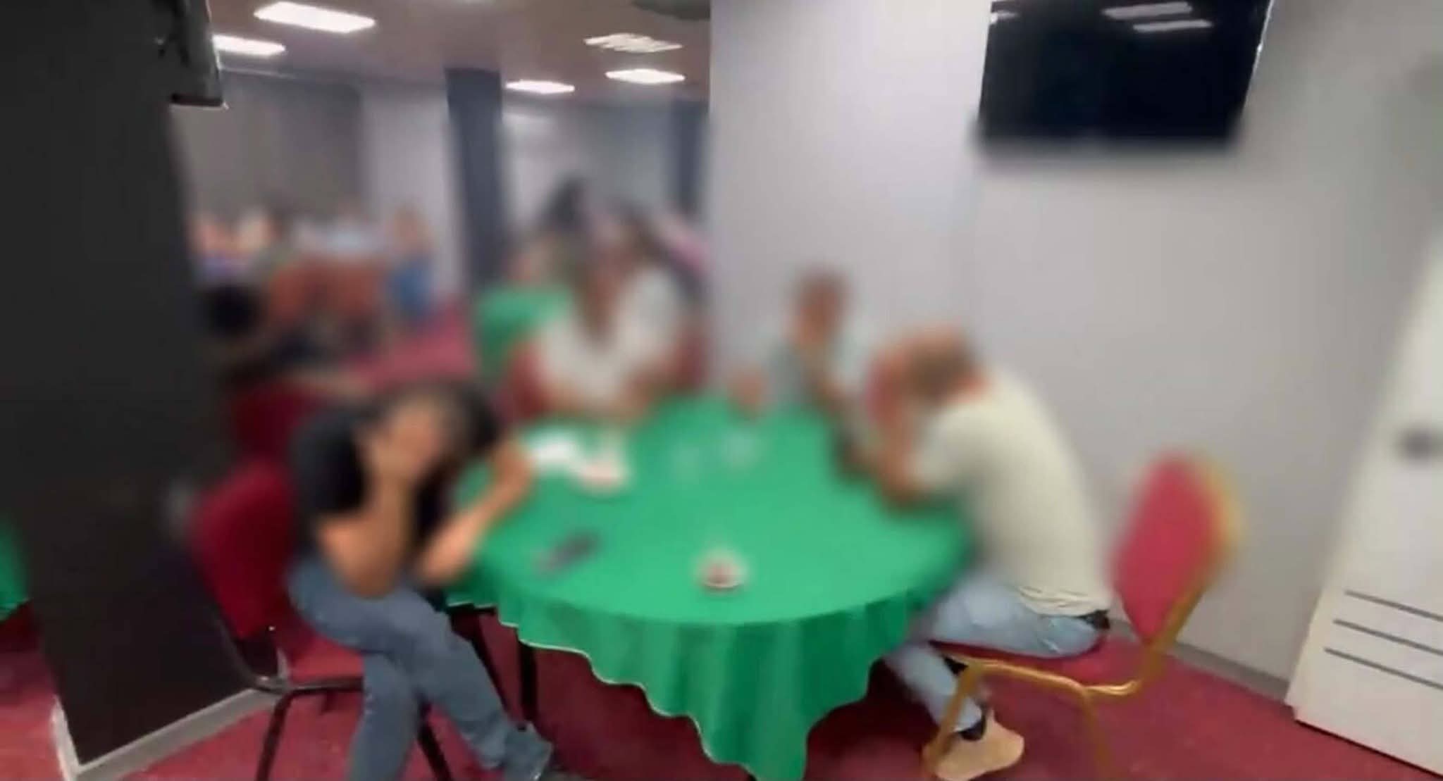 Manisa’nın Yunusemre ilçesinde düğün salonu ruhsatıyla işletilen bir mekânda tombala