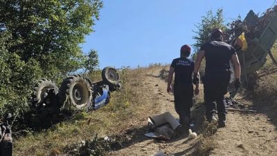 Bursa’nın İnegöl ilçesinde kontrolden çıkarak şarampole devrilen traktörün altında kalan