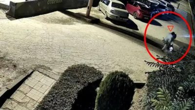 Diyarbakır’da boşanma aşamasındaki eşi tarafından kucağında çocuğuyla silahlı saldırıya uğrayan