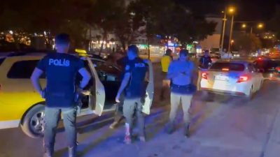Bursa’da polis ekiplerinin 3 ilçede gerçekleştirdiği 2 saatlik uygulamada 2