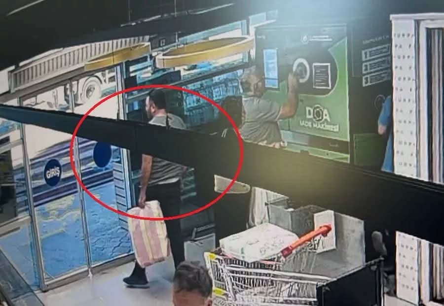 Nilüfer’de bir marketten 440 paket sigara çalan şüpheli, dikkat çekmemek