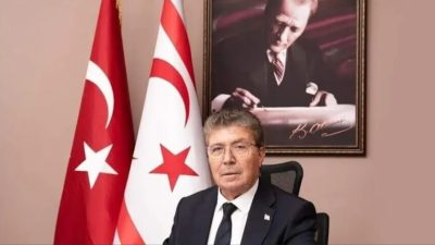 KKTC Başbakanı Üstel, İspanyol kulübü Barcelona'nın ülkesinde düzenleyeceği gençler için