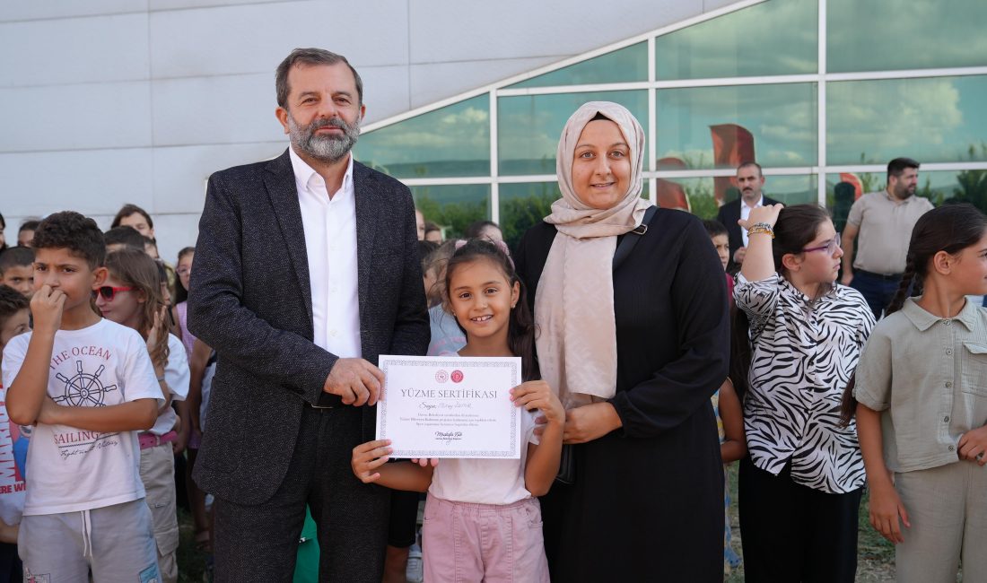 Gürsu Belediyesi’nin yaz döneminde düzenlediği yüzme kurslarında 600 çocuk yüzme