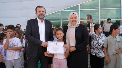 Gürsu Belediyesi’nin yaz döneminde düzenlediği yüzme kurslarında 600 çocuk yüzme