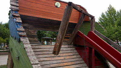 Nilüfer Altınşehir Mahallesi Muhtarı Melahat Şanal, park ve ortak kullanım