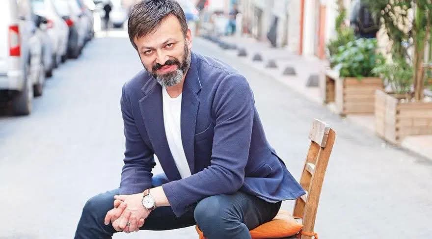 **“Seksenler” dizisindeki Ergun Plak karakteriyle hafızalara kazınan 51 yaşındaki oyuncu