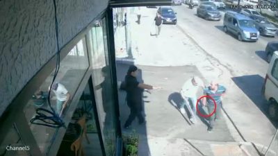 Osmangazi’de eşiyle yürüyen Erkan E. silahla, eşi Duygu E. ise