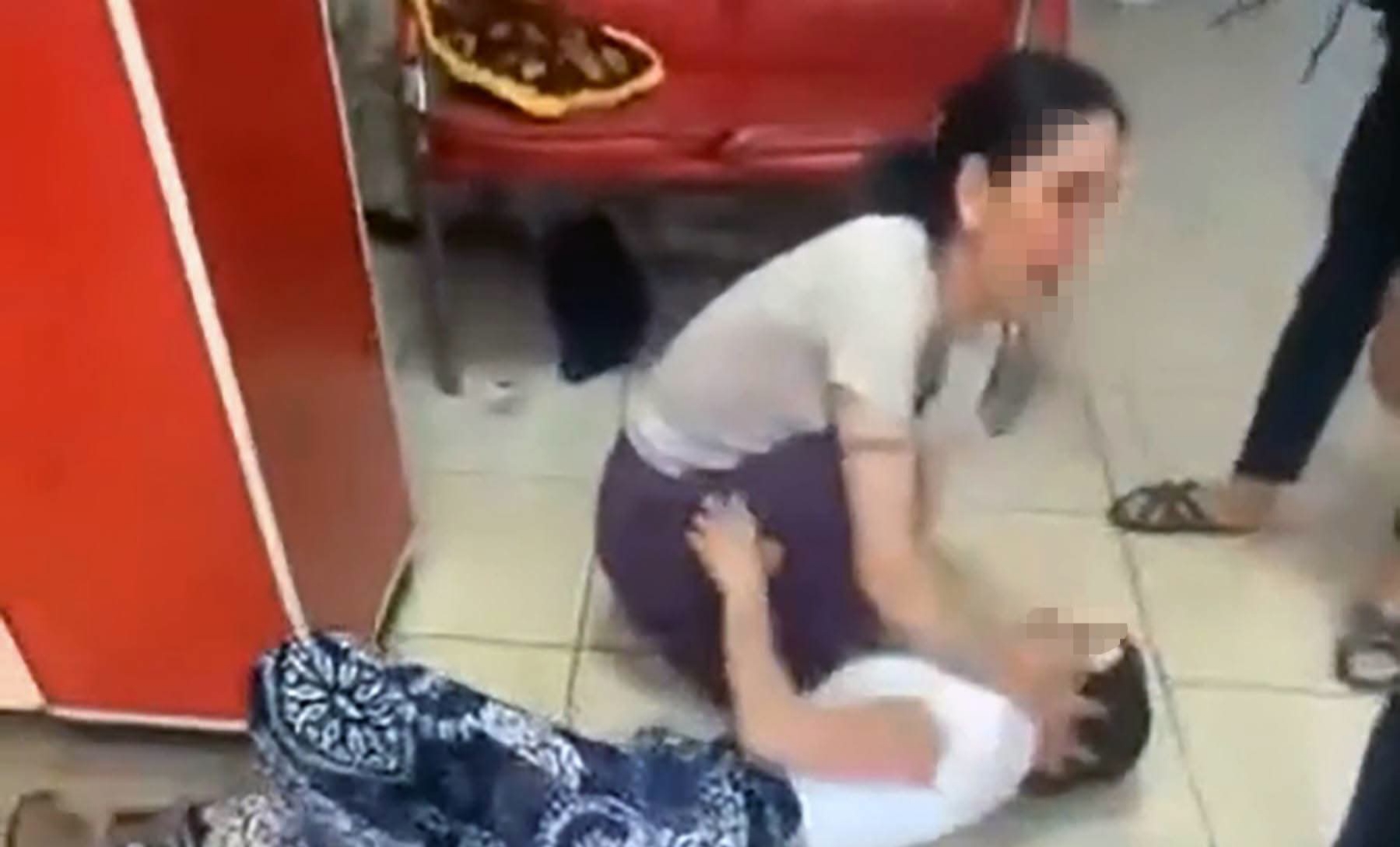 Eve girmeye çalışırken yakalanan iki şüpheliden birinin epilepsi nöbeti geçirdiği
