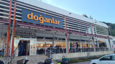 Yozgat Akdağmadeni'ndeki Doğanlar Dinlenme Tesisleri'nde 31 Ağustos 2026 tarihinde mola