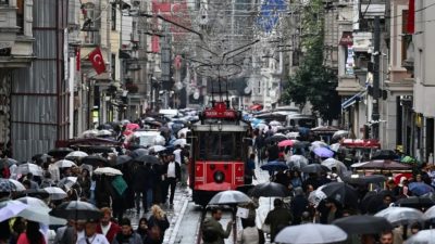 İstanbul Valiliği, Meteoroloji Genel Müdürlüğü'nün değerlendirmeleri doğrultusunda kent genelinde kuvvetli