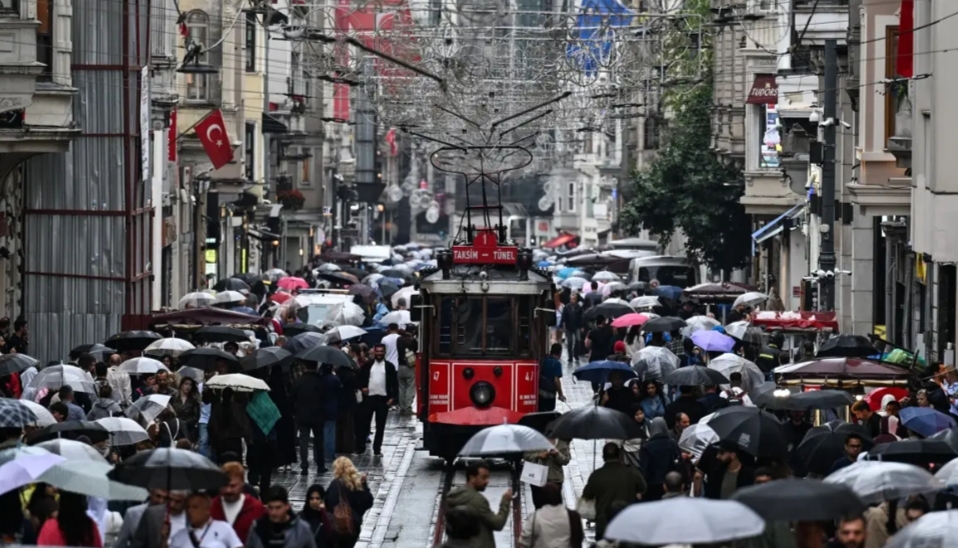 İstanbul Valiliği, Meteoroloji Genel Müdürlüğü'nün değerlendirmeleri doğrultusunda kent genelinde kuvvetli