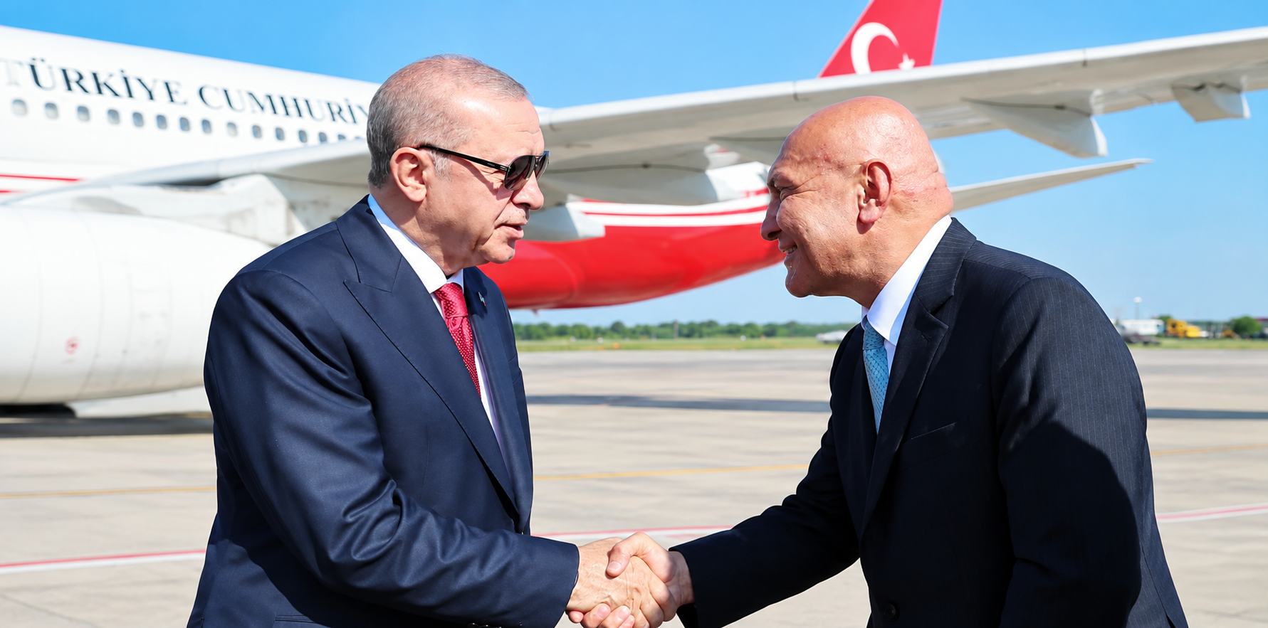 Samsunspor Başkanı Yüksel Yıldırım, Cumhurbaşkanı Recep Tayyip Erdoğan ile havaalanında