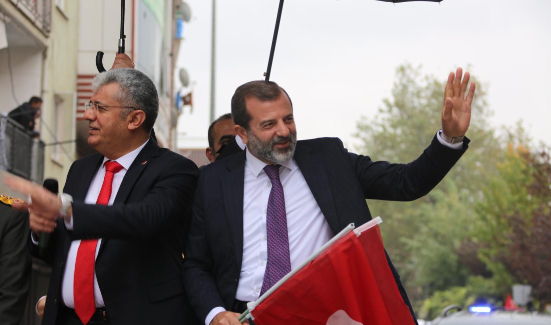Cumhuriyetimizin 103. yıl dönümünde Gürsu sokakları Türk bayraklarıyla süslenmiş klasik