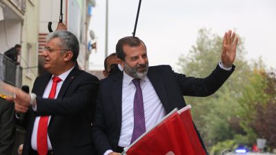 Cumhuriyetimizin 103. yıl dönümünde Gürsu sokakları Türk bayraklarıyla süslenmiş klasik