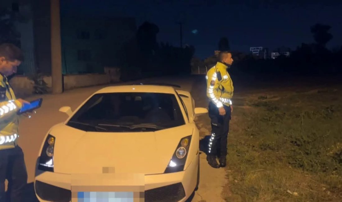 Trafik uygulamasını görünce geri vitese takıp kaçan lüks otomobilin sürücüsü,